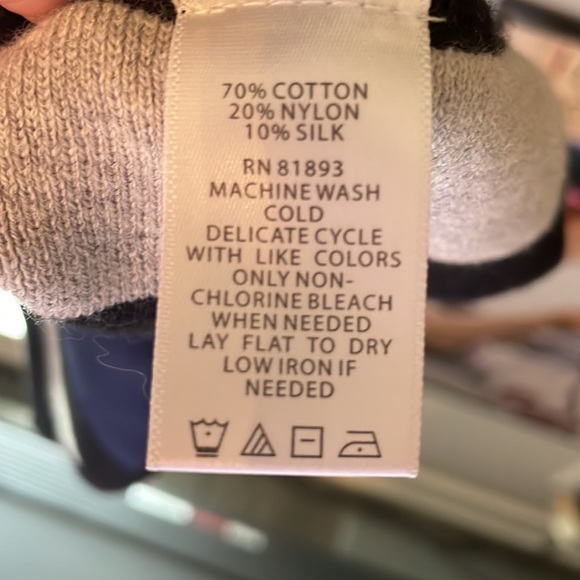 Isaac Mizrahi live! Poncho fit sweater. One size fits most. (Runs larger) - Picture 6 of 7